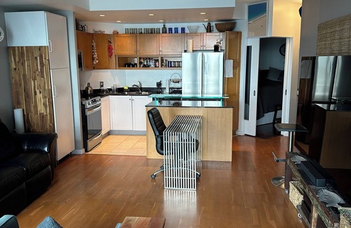 Central Waterfront Condo | Waterfront View Balcony Suite .Heated Pool.Gym.24/h security. Best Location.