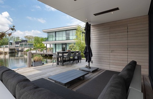 Arnemuiden Villa | Waterfront villa for 8 people