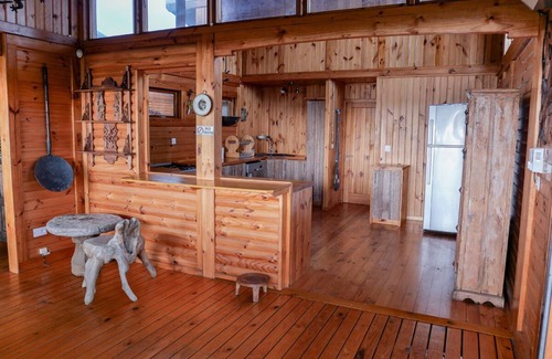 La Preneuse Ski Chalet | Waterfront wooden chalet overlooking the turquoise lagoon