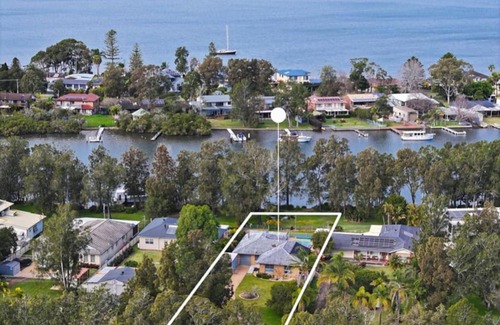 Dora Creek House | Waterside Escape