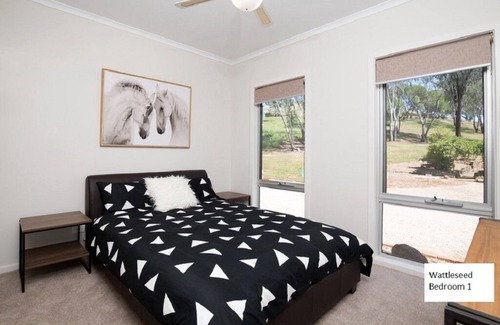 Homewood House | "Wattleseed" @ Yea Springs - affordable luxury right by the Railtrail