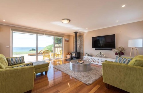 Sisters Beach House | Wave crest at Sisters Beach