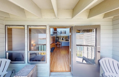 Gold Beach Condo | Wave Song Summary: Wa