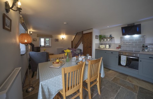 Axbridge Cottage | WAVERING, pet friendly, character holiday cottage in Axbridge