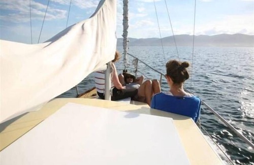Middleton House | Wavestation Farmhouse, Southern Tasmania. Views to Bruny Island