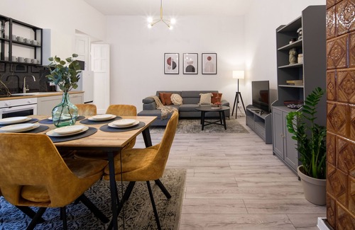 City Centre Apartment | WAWELOVE Piłsudskiego II -spacious 3 bedroom apt. with balcony and free parking!