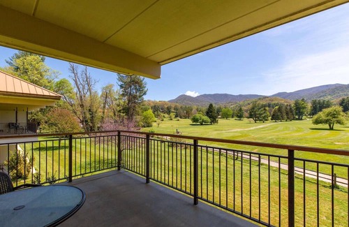Waynesville Hotel | Waynesville Inn & Golf Club, Trademark Collection by Wyndham
