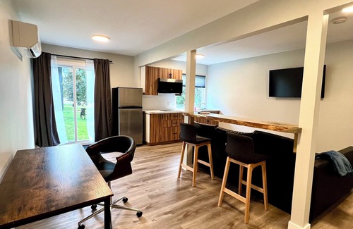 Port Alice Apartment | WC Oceanside 1 Bedroom 1 Bathroom Apartment with Patio Doors to Courtyard