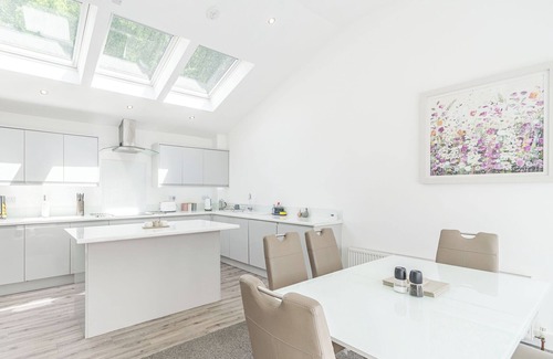 Knaresborough Cottage | We love how modern and stylish High Trees View is.