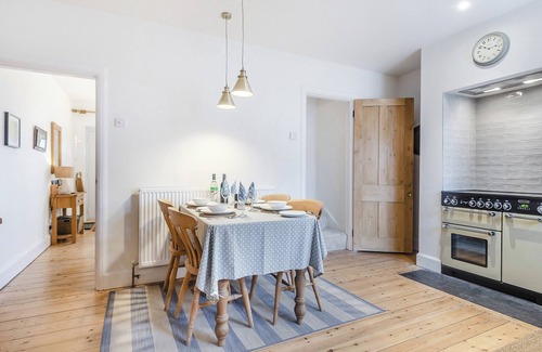 Hill Head Cottage | We love this cosy cottage, located just a two minute walk from the beach.