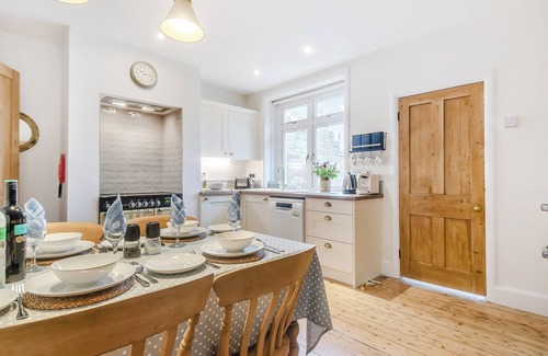 Hill Head Cottage | We love this cosy cottage, located just a two minute walk from the beach.