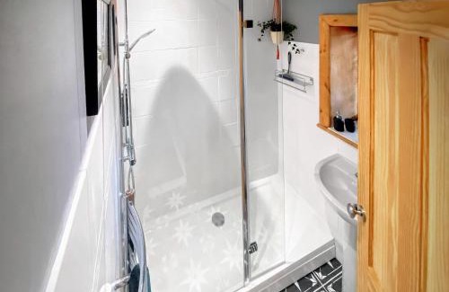 Fence House | Weavers Cottage