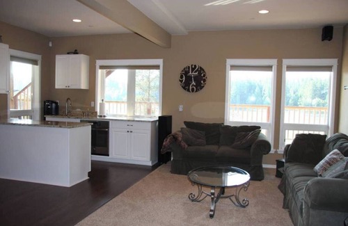 Eatonville House | Welcome! Create your own Lakeside Memories on Lake Tanwax