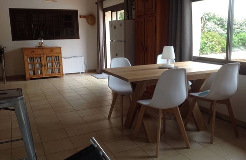 Montagnac-sur-Auvignon House | Welcome to the cottage of the pebble.