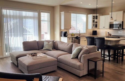 Okanagan-Similkameen House | Welcome to Bordeaux Cottage #191 – A Luxury Getaway on Osoyoos Lake!