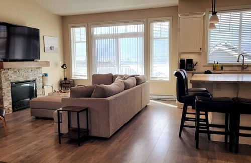 Okanagan-Similkameen House | Welcome to Bordeaux Cottage #191 – A Luxury Getaway on Osoyoos Lake!