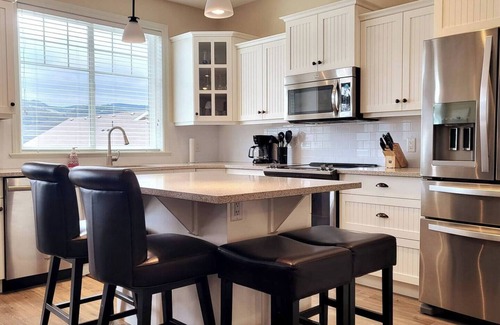 Okanagan-Similkameen House | Welcome to Bordeaux Cottage #191 – A Luxury Getaway on Osoyoos Lake!