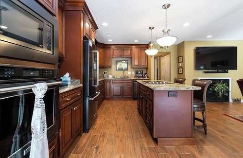 Bronston Condo | Welcome to Double Eagle on Seven- Lake Cumberland's Elegant Golf Side Retreat