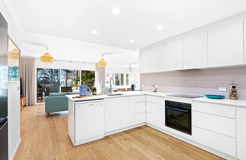 Denhams Beach House | Welcome to Margs at Denhams. A magnificant seaside apartment.