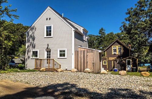 Oak Bluffs House | Welcome to "Suzy's Place" Best Location! Walk Everywhere. Newly built in 2024.
