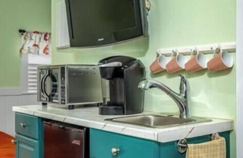 East Hill Cabin | Welcome to the charming Gnome Home, your cozy retreat in the heart of Vernon!