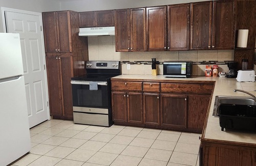 Edinburg House | Welcome to The Gathering Place Wi-Fi, Games, Comfort and More