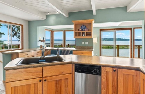 Harbour Pointe House | Welcome To The Herons Nest