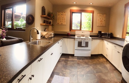 Proctor Apartment | Welcome to the Poppy Inn!