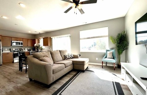 Mankato House | Welcome to The Willow - Spacious 4-bedroom townhome close to MSU