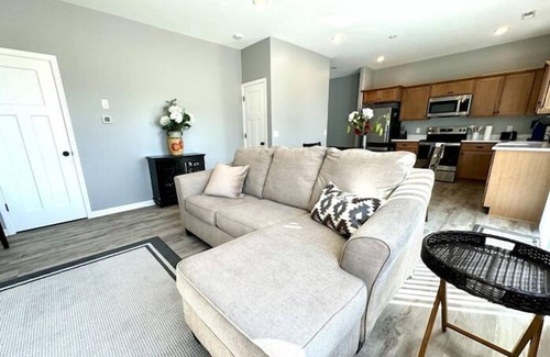 Mankato House | Welcome to The Willow - Spacious 4-bedroom townhome close to MSU