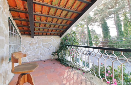 Verdizela House | Welcome to your dream escape in PT-Lisbon, a quiet and green residential area