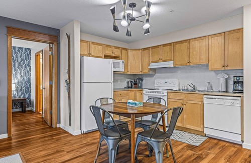 Cougar Creek Condo | Welcoming 2 Bed/2 Ba-View-Pet-Gym-Parking-Wash/Dry