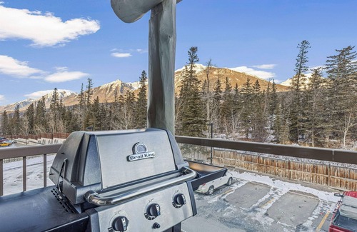 Cougar Creek Condo | Welcoming 2 Bed/2 Ba-View-Pet-Gym-Parking-Wash/Dry