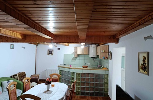 Recea Ski Chalet | Welcoming chalet with WiFi in Dejani - 5 bedrooms available