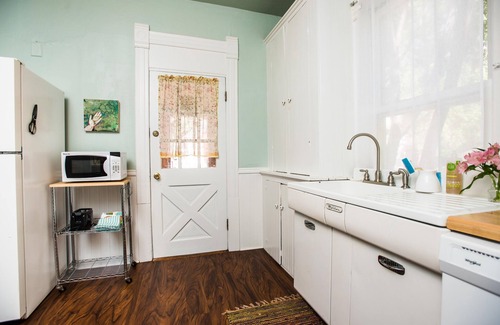 Old North End Cottage | Welcoming cottage and artist's studio in the historic Old North End