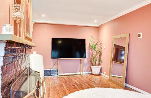 Glen Cove House | Welcoming Glen Cove Home about 1 Mi to Public Beach!