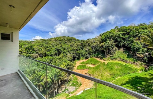 Crawfish Rock Condo | Well Equipped Studio in Roatan's Tallest Tower
