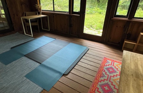 Williamsville Cabin | Wellness Getaway with a Personal Sauna, and Private River Beach!