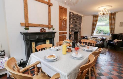 Caernarfon House | Wenallt