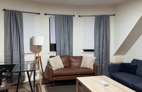 Interbay House | West Queen Anne Upper Unit close to all Amenities