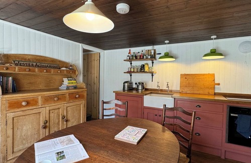 Ardgay Cottage | WESTER ACHNAHANAT COTTAGE, family friendly in Bonar Bridge