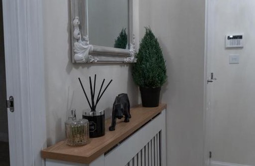 Milton Keynes House | Westergate - 4 Bed Luxury Home with free parking