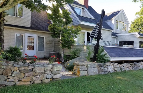 Adamsville House | Westport MA BOOK NOW Winter rental 4 bdrm close to Bristol/Newport RI, Boston MA