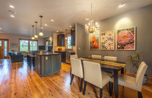 Hood River House | Westside Hood River! Great Location!