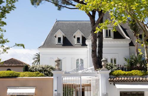 Saint-Tropez City Centre Hotel | White 1921