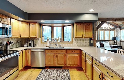 Blakeslee House | White Horse Lodge | Hot Tub, Fire Pit, Boat Slip