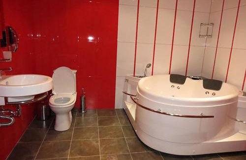 Erebuni Hotel | White House Hotel