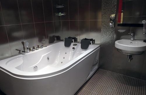 Erebuni Hotel | White House Hotel