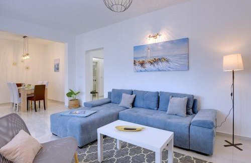 Valtura Apartment | White house