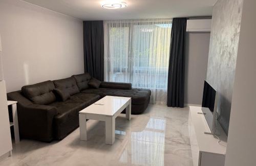 Sandanski Apartment | White lux